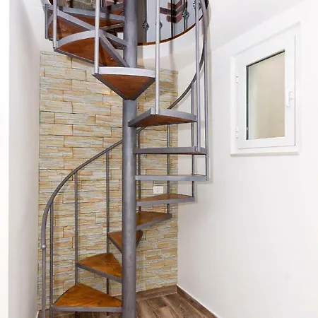 Old Apartman